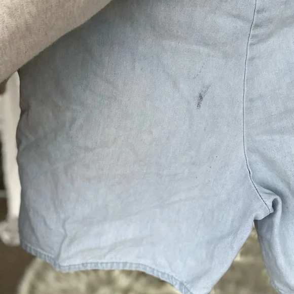 Sold on Insta shop 🤍 Vintage Cascade Blues light wash mom shorts. - Picture 2 of 3